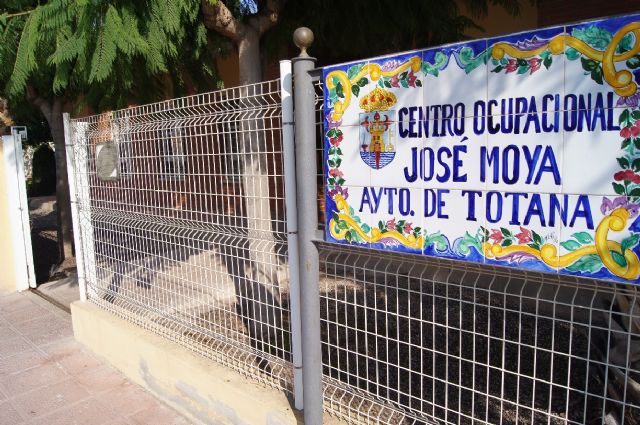 Autoridades municipales se reúnen con padres y madres de los usuarios del Centro de Día para Personas con Discapacidad Intelectual 'José Moyá'