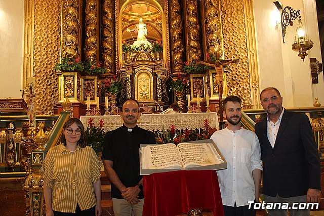 Se presenta el Manuscrito Musical descubierto en el verano del 2017 en la parroquia de Santiago El Mayor