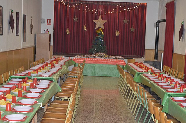 Cáritas Tres Avemarías organizó una cena especial de Noche Buena para sus beneficiarios