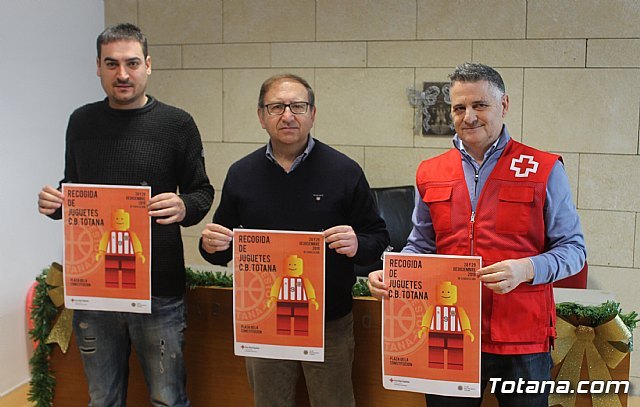El Club Baloncesto de Totana promueve una recogida solidaria de juguetes a beneficio de Cruz Roja Española