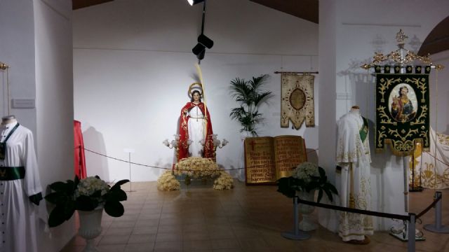 La Hermandad de San Juan Evangelista de Totana participa en una exposición en Alhama de Murcia