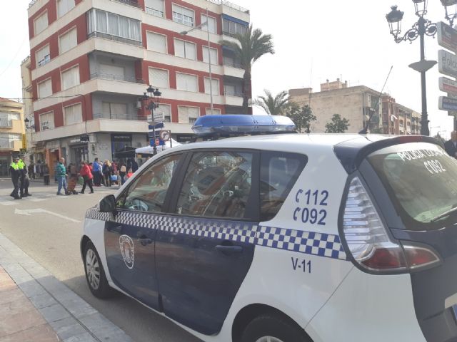 Agentes de la Policía Local recuperan, en la calle Echegaray, un ciclomotor que había sido robado hace unas semanas