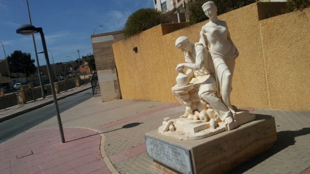 La Concejalía de Artesanía propone un reconocimiento público a la familia de artesanos Tudela, que representa la séptima generación del oficio alfarero en Totana