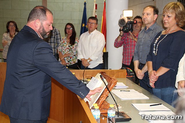 El concejal no adscrito Juan Carlos Carrillo toma posesión de su cargo en la Corporación municipal