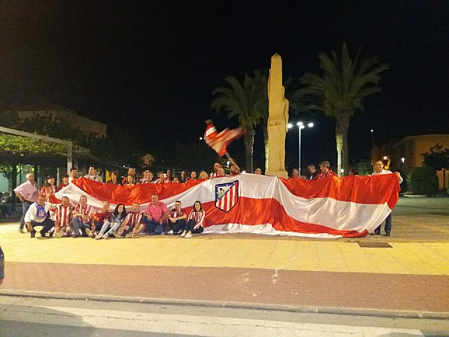 La Peña Atlético de Madrid de Totana celebró la proclamación del Atlético como campeón de la Europa League