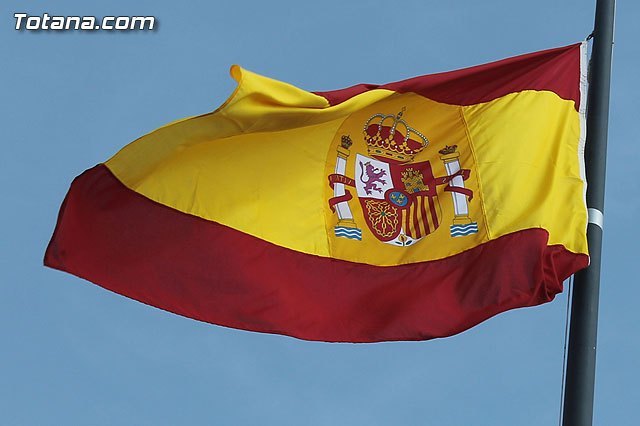 El PP vuelve a solicitar, otro año más, al Pleno que desde el ayuntamiento se celebre un acto de homenaje a la bandera de España el próximo 12 octubre