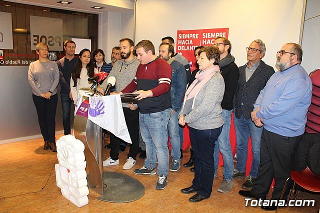 JST y el PSOE de Totana leyeron un manifiesto con motivo del Día Internacional de la Eliminación de la Violencia contra la Mujer