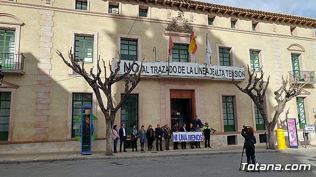 Se guarda un minuto de silencio en señal de condena y repulsa por el último presunto caso de violencia machista en Benicássim (Castellón)