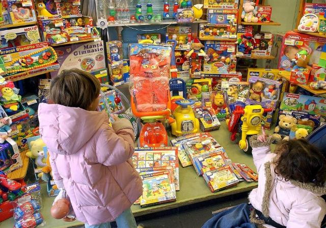 Ofrecen una serie de recomendaciones para la compra de los juguetes durante la campaña de Navidad y Reyes