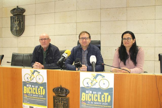 El Día de la Bicicleta se celebrará el domingo 15 de marzo, con salida en el Pabellón de Deportes 'Manolo Ibáñez' (11:00 horas) y llegada al recinto ferial