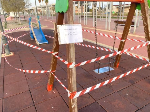 Todos los parques y jardines del municipio continúan cerrados al público para no favorecer los contagios de la epidemia
