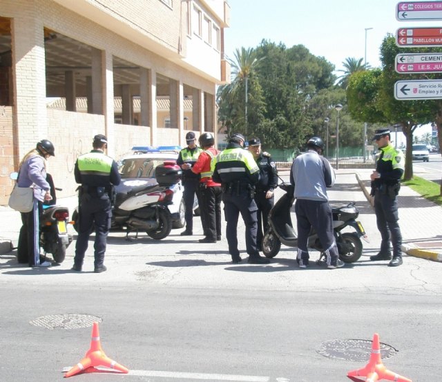 La Policía Local comienza hoy una campaña de control del ruido y las emisiones que provocan los tubos de escape de ciclomotores y motocicletas