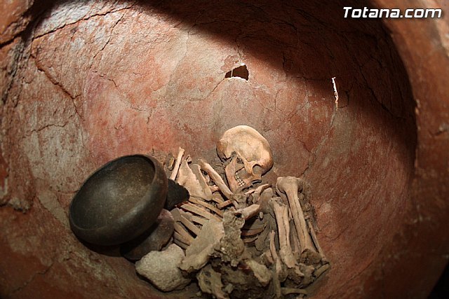 Totana proyecta, con éxito y gran aceptación, en la FITUR, las bondades turísticas del yacimiento arqueológico de La Bastida