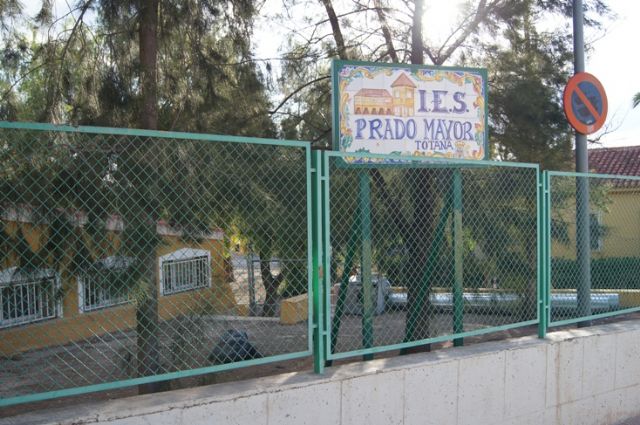 El Ayuntamiento insta a la Consejería de Educación a que construya la pista polideportiva del barrio de San José