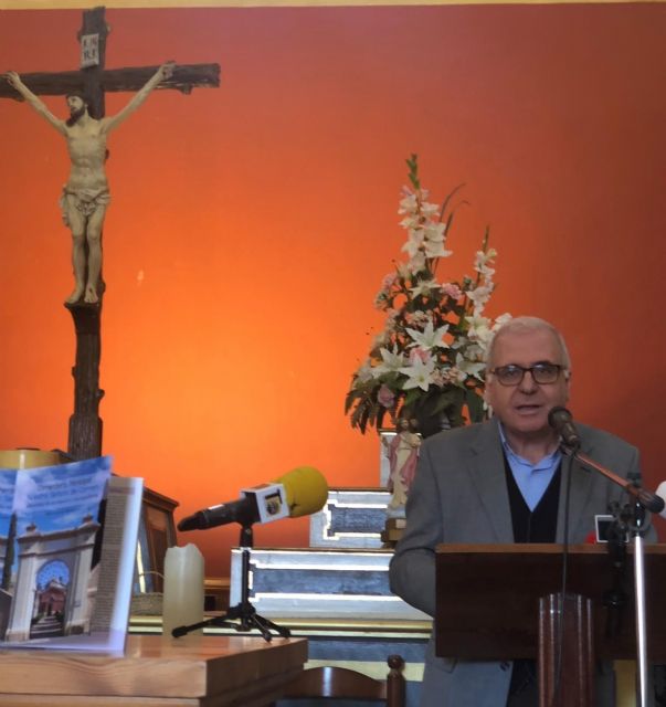 El cronista Juan Cánovas Mulero presenta el Cuadernillo sobre el Cementerio Municipal 'Nuestra Señora del Carmen', que cuenta con la colaboración del Ayuntamiento de Totana