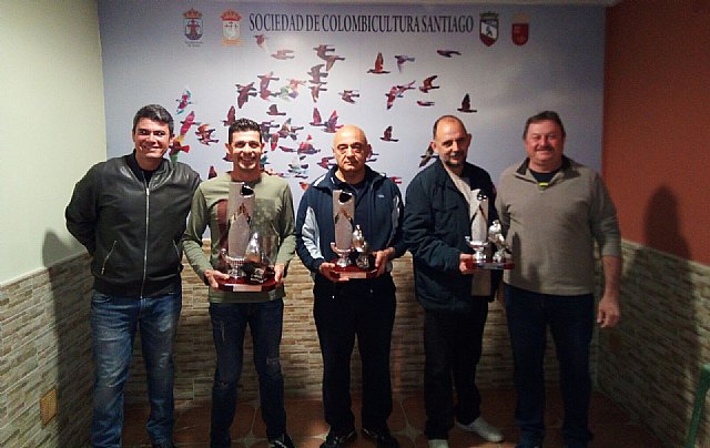 El palomo 'Andrew' de Baltasar Murcia se ha proclamado campeón del concurso 'fiestas de Santa Eulalia' 2017