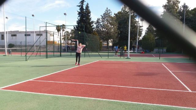 Los alumnos de la Escuela de Tenis Kuore de Totana perdieron por un ajustado 9/10 frente al Club Tenis Cieza