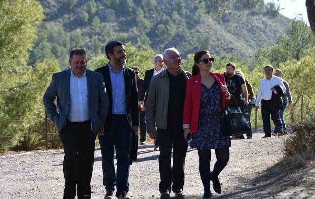El alcalde invita al presidente de la Comunidad Autónoma a visitar el yacimiento de La Bastida